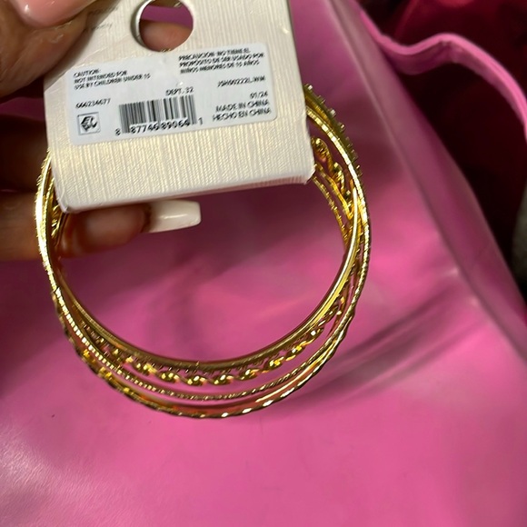 JESSICA SIMPSON 5 SET GOLD BANGLES - Picture 3 of 3